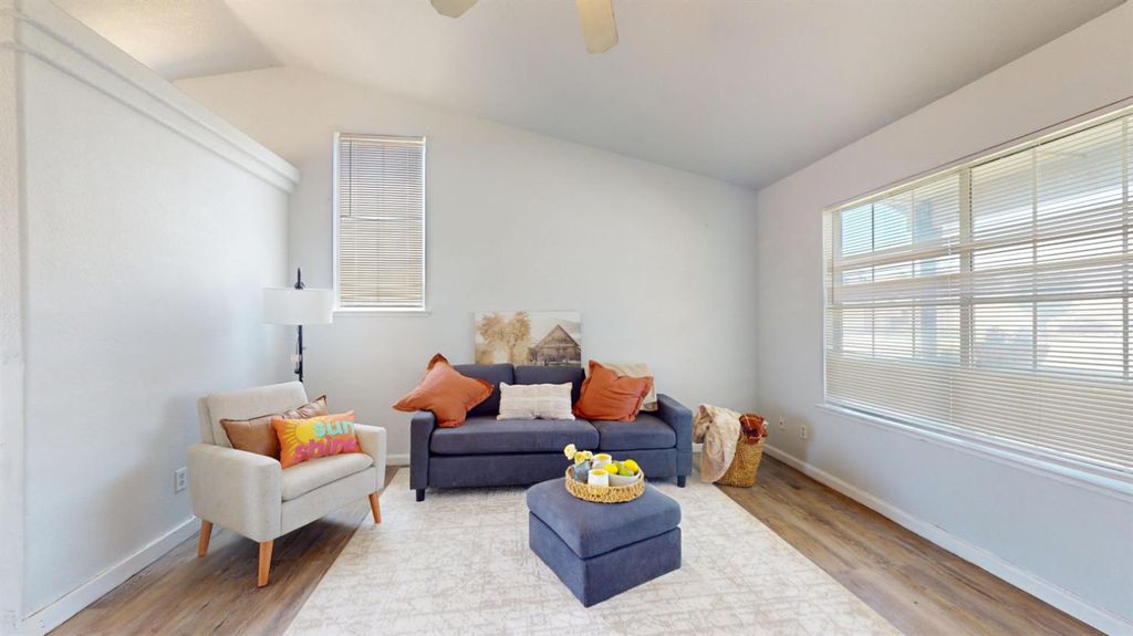 Image 5 of property listing at 101 Oak Court, Chowchilla, CA 93610