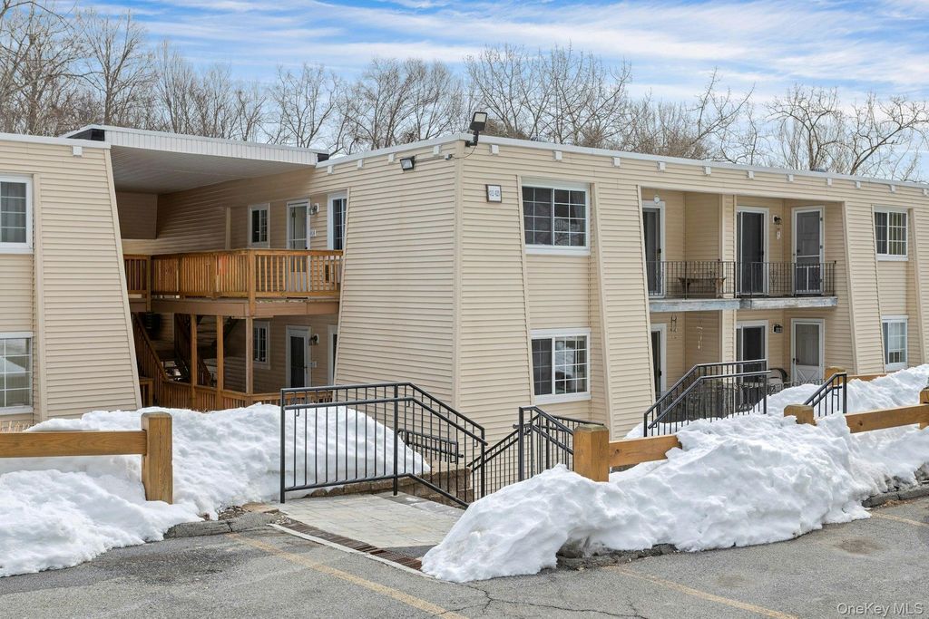 417 Fox Run Lane, Carmel, NY 10512