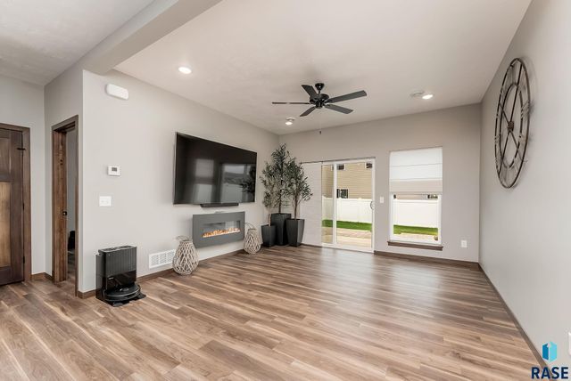 3401 S Chalice Pl Place, Sioux Falls, SD 57106