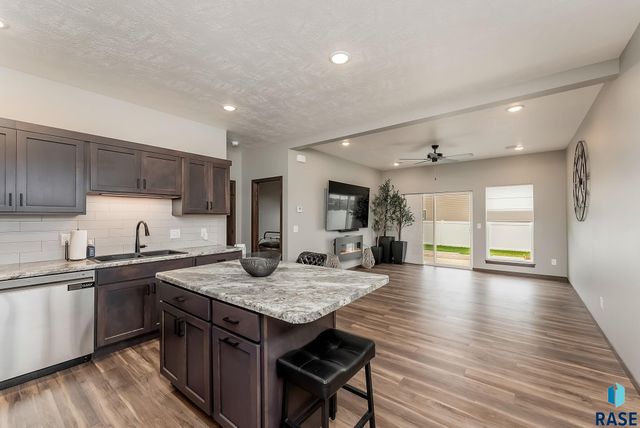 3401 S Chalice Pl Place, Sioux Falls, SD 57106