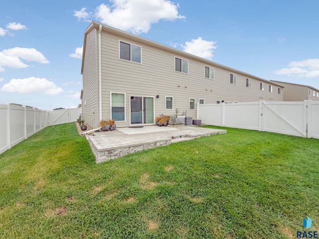 3401 S Chalice Pl Place, Sioux Falls, SD 57106