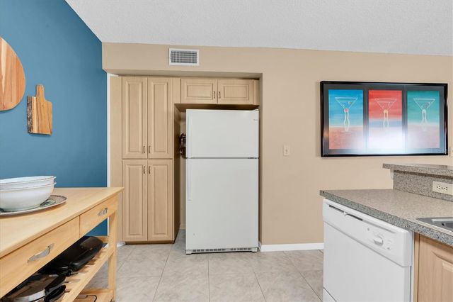6000 BAHIA DEL MAR CIRCLE 131, Tierra Verde, FL 33715