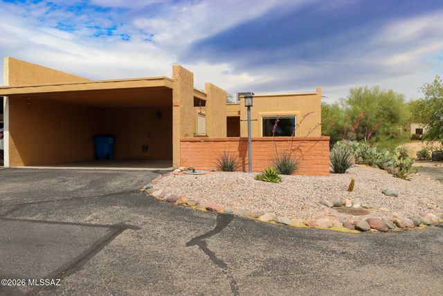724 W Rio San Pedro, Green Valley, AZ 85614