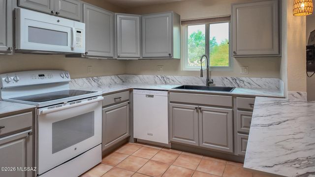 724 W Rio San Pedro, Green Valley, AZ 85614