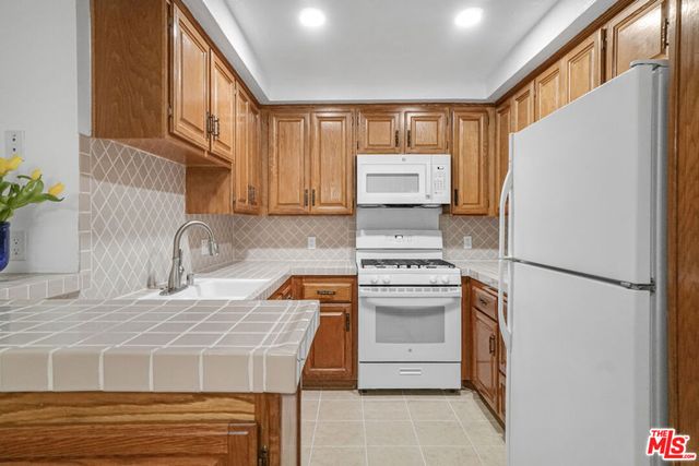 8512 Tuscany Avenue 302, Playa Del Rey, CA 90293