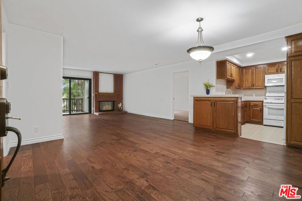 8512 Tuscany Avenue 302, Playa Del Rey, CA 90293