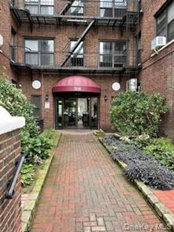 72-34 Austin Street D4, Forest Hills, NY 11375