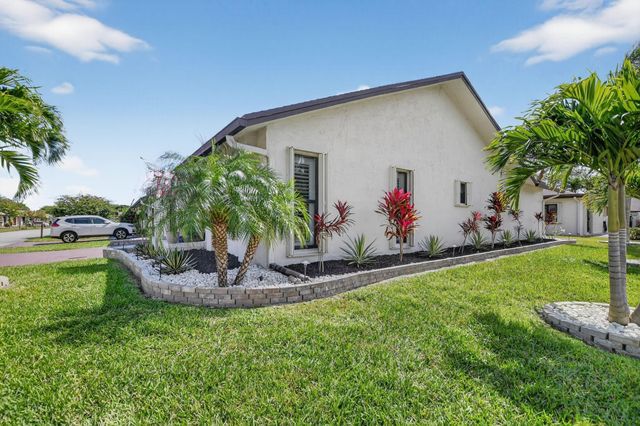 2062 SW 15th Place, Deerfield Beach, FL 33442