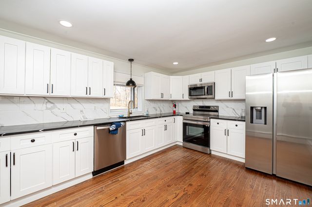 6 Liberty Terrace, North Haven, CT 06473