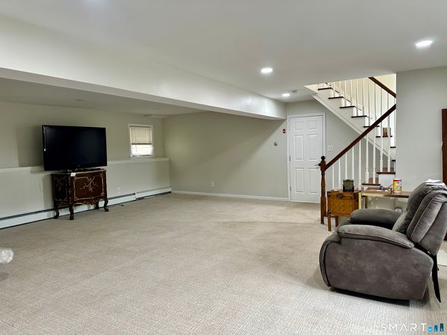 6 Liberty Terrace, North Haven, CT 06473