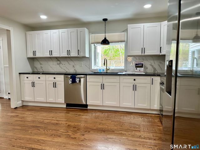 6 Liberty Terrace, North Haven, CT 06473
