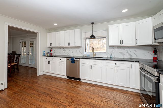6 Liberty Terrace, North Haven, CT 06473