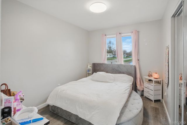 15545 Sandburg Street, Romulus, MI 48174