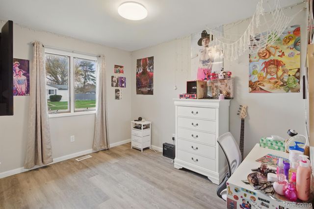 15545 Sandburg Street, Romulus, MI 48174