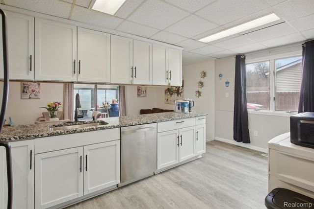 15545 Sandburg Street, Romulus, MI 48174
