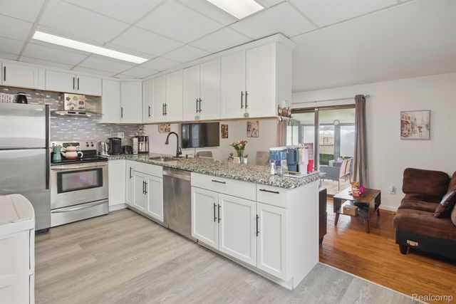 15545 Sandburg Street, Romulus, MI 48174