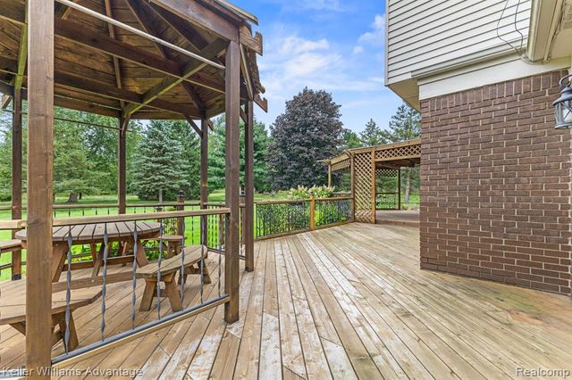 4350 Stone Barn, Milford, MI 48380