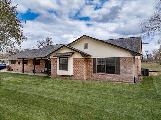 3342 Forest Hill East Road, La Grange, TX 78945