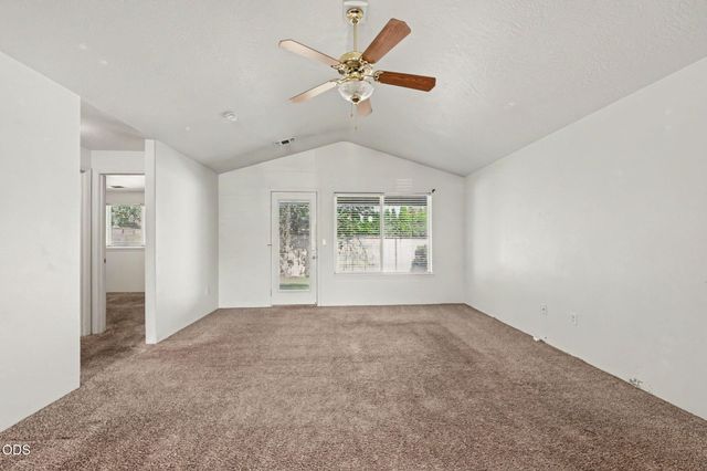 11 Devonwood Court, Eagle Point, OR 97524