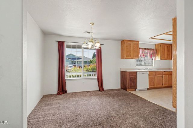 11 Devonwood Court, Eagle Point, OR 97524