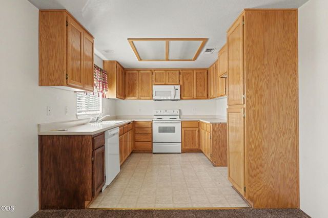 11 Devonwood Court, Eagle Point, OR 97524