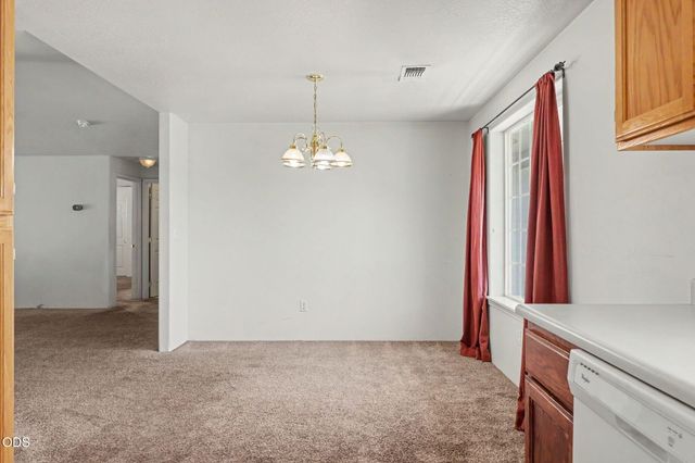 11 Devonwood Court, Eagle Point, OR 97524