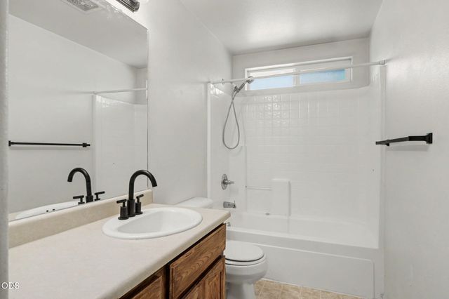 11 Devonwood Court, Eagle Point, OR 97524