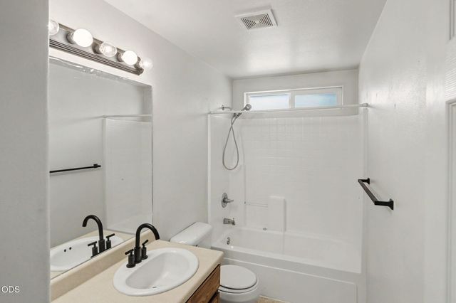 11 Devonwood Court, Eagle Point, OR 97524