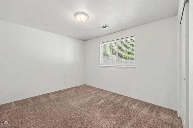 11 Devonwood Court, Eagle Point, OR 97524