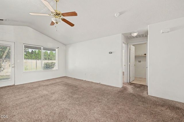 11 Devonwood Court, Eagle Point, OR 97524