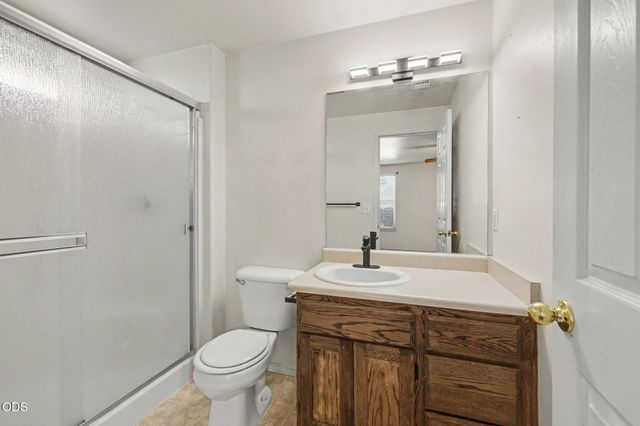 11 Devonwood Court, Eagle Point, OR 97524