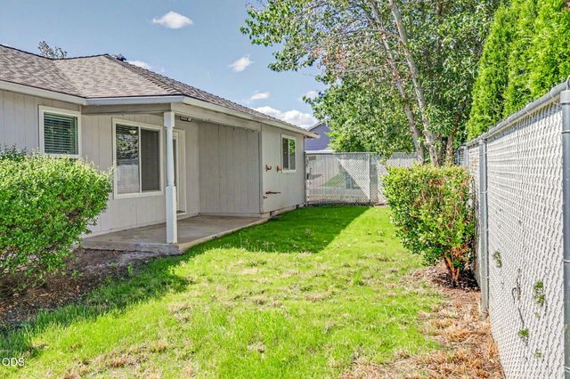 11 Devonwood Court, Eagle Point, OR 97524