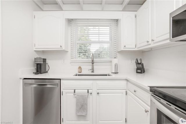 2201 Blue Stone Lane, Winston-salem, NC 27107