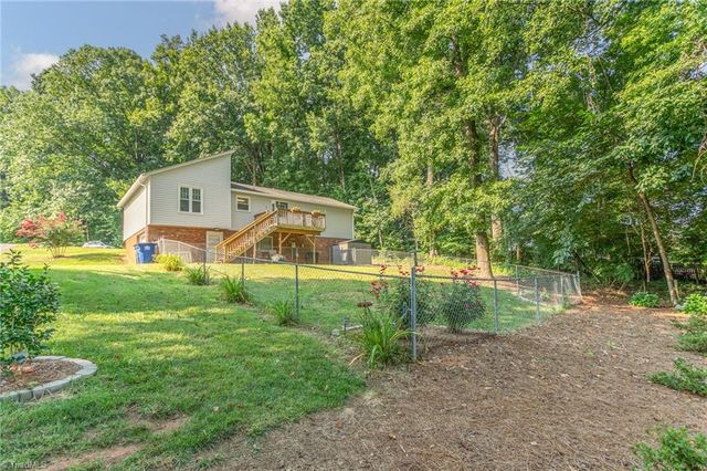 2201 Blue Stone Lane, Winston-salem, NC 27107
