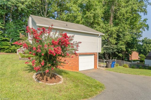 2201 Blue Stone Lane, Winston-salem, NC 27107