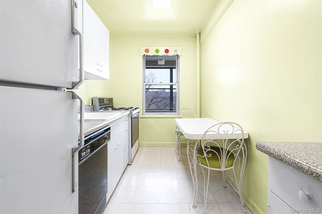 67-66 108th Street D37, Forest Hills, NY 11375