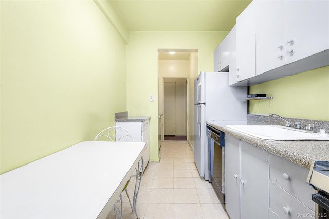 67-66 108th Street D37, Forest Hills, NY 11375