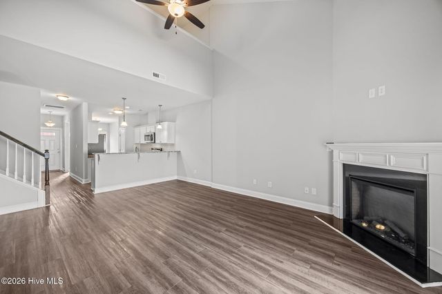 1819 Fox Den Way 4, Greenville, NC 27858
