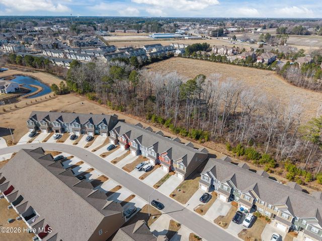 1819 Fox Den Way 4, Greenville, NC 27858
