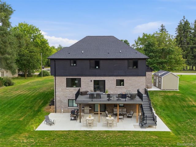 3007 28 Mile Road, Washington Township, MI 48094