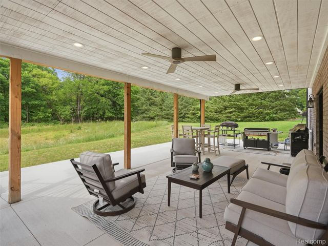 3007 28 Mile Road, Washington Township, MI 48094