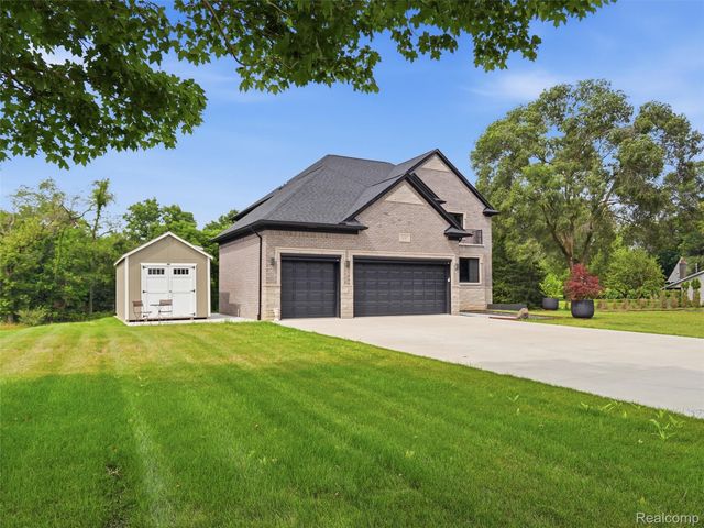 3007 28 Mile Road, Washington Township, MI 48094