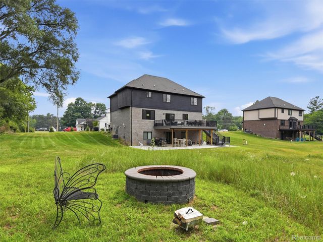 3007 28 Mile Road, Washington Township, MI 48094