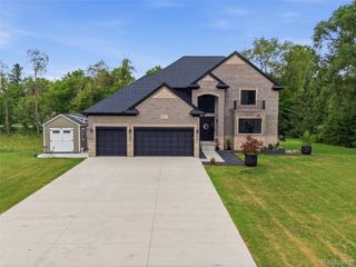 3007 28 Mile Road, Washington Township, MI 48094
