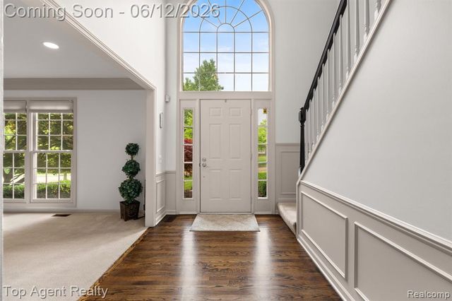 1570 Sugar Maple Way, West Bloomfield, MI 48324