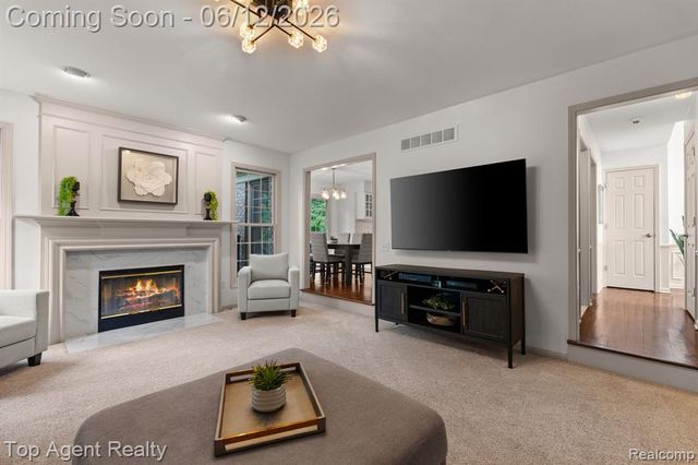 1570 Sugar Maple Way, West Bloomfield, MI 48324