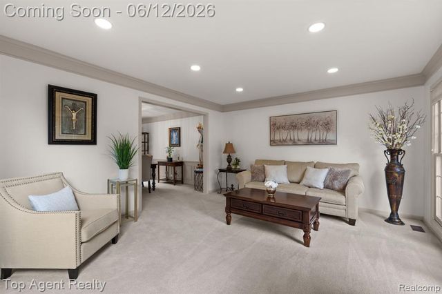1570 Sugar Maple Way, West Bloomfield, MI 48324