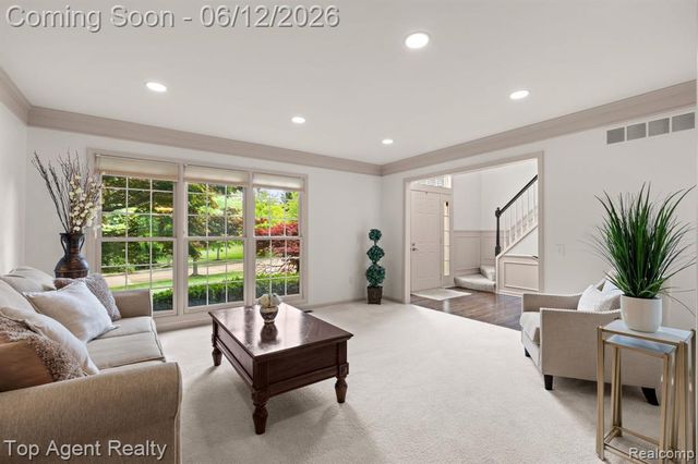 1570 Sugar Maple Way, West Bloomfield, MI 48324