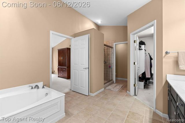 1570 Sugar Maple Way, West Bloomfield, MI 48324