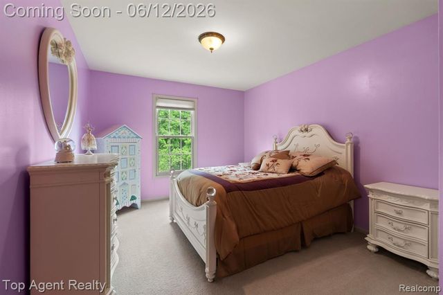 1570 Sugar Maple Way, West Bloomfield, MI 48324